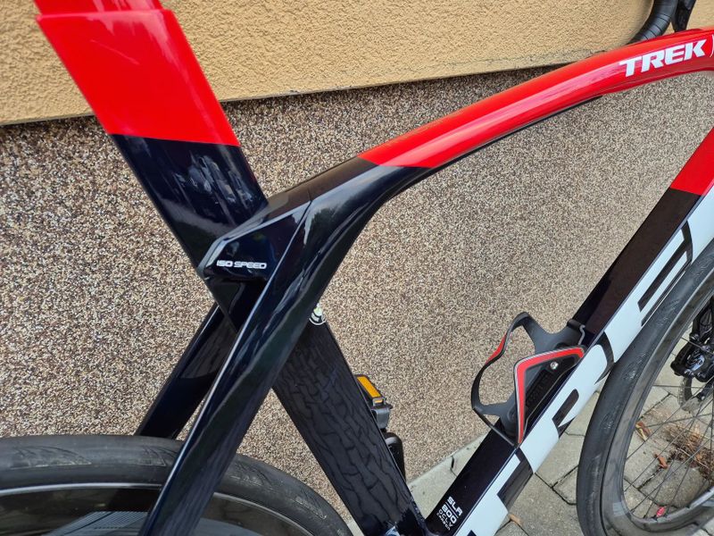 Trek Madone SLR 7 Gen 6 velikost 58 (180-185 cm) navy carbon smoke/viper red