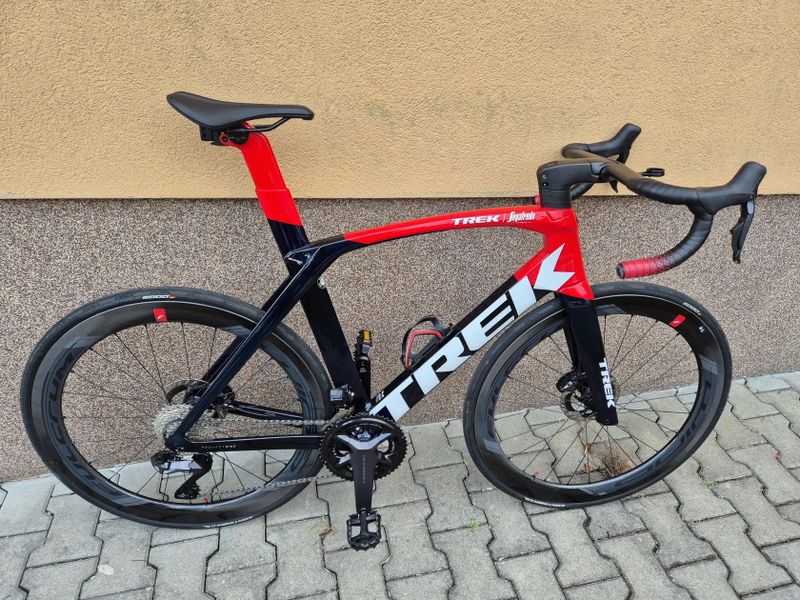 Trek Madone SLR 7 Gen 6 velikost 58 (180-185 cm) navy carbon smoke/viper red