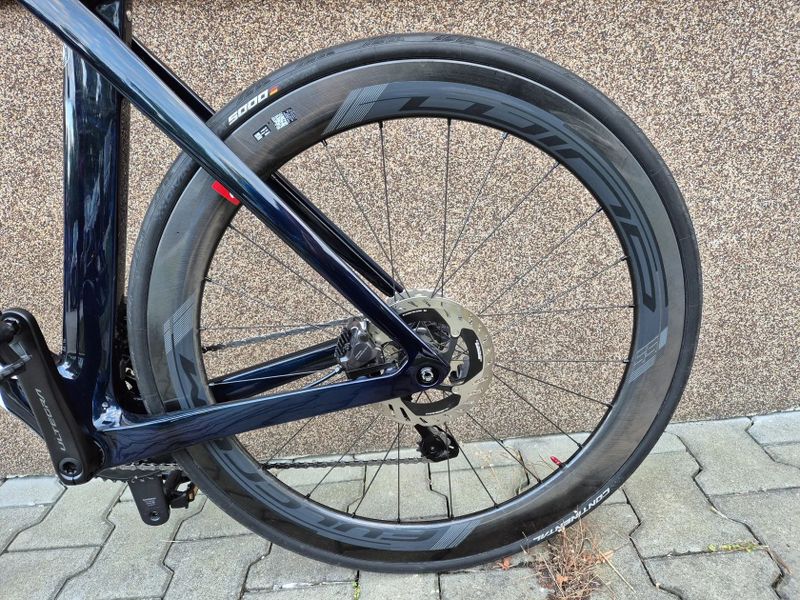 Trek Madone SLR 7 Gen 6 velikost 58 (180-185 cm) navy carbon smoke/viper red