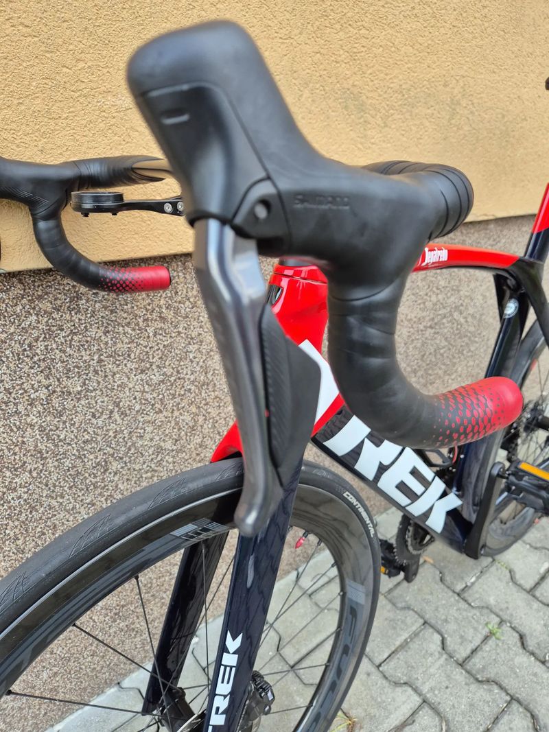 Trek Madone SLR 7 Gen 6 velikost 58 (180-185 cm) navy carbon smoke/viper red
