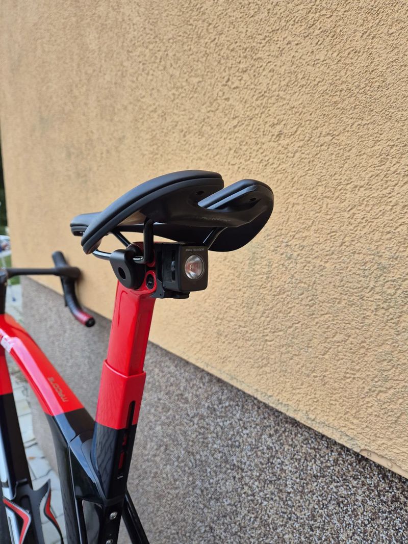 Trek Madone SLR 7 Gen 6 velikost 58 (180-185 cm) navy carbon smoke/viper red