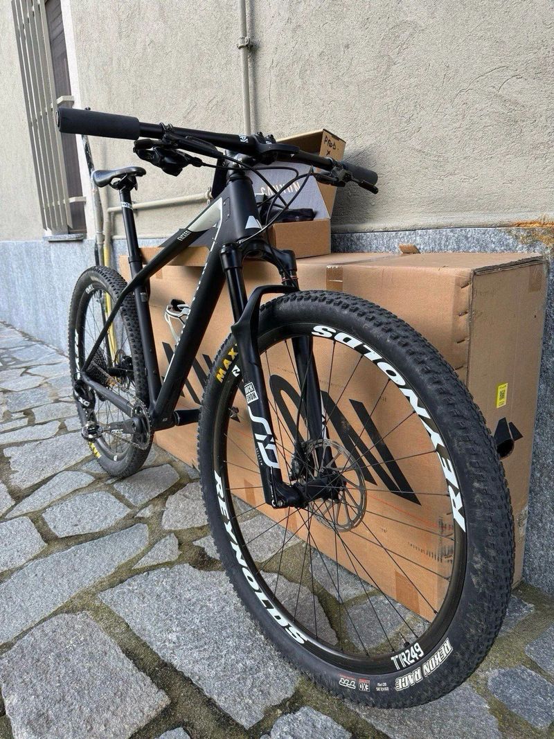 Exceed CF SLX PRO RACE 8.0 v hezkém stavu bez investic