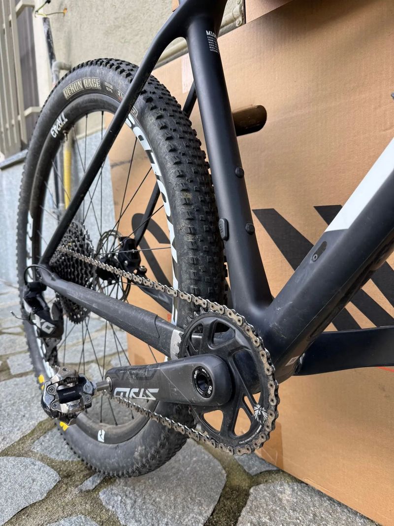 Exceed CF SLX PRO RACE 8.0 v hezkém stavu bez investic