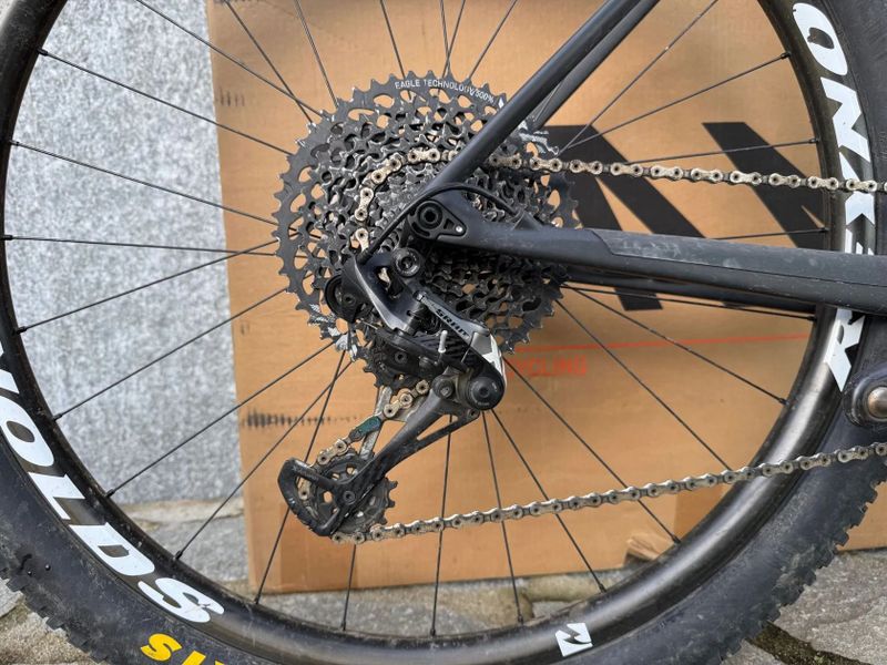 Exceed CF SLX PRO RACE 8.0 v hezkém stavu bez investic