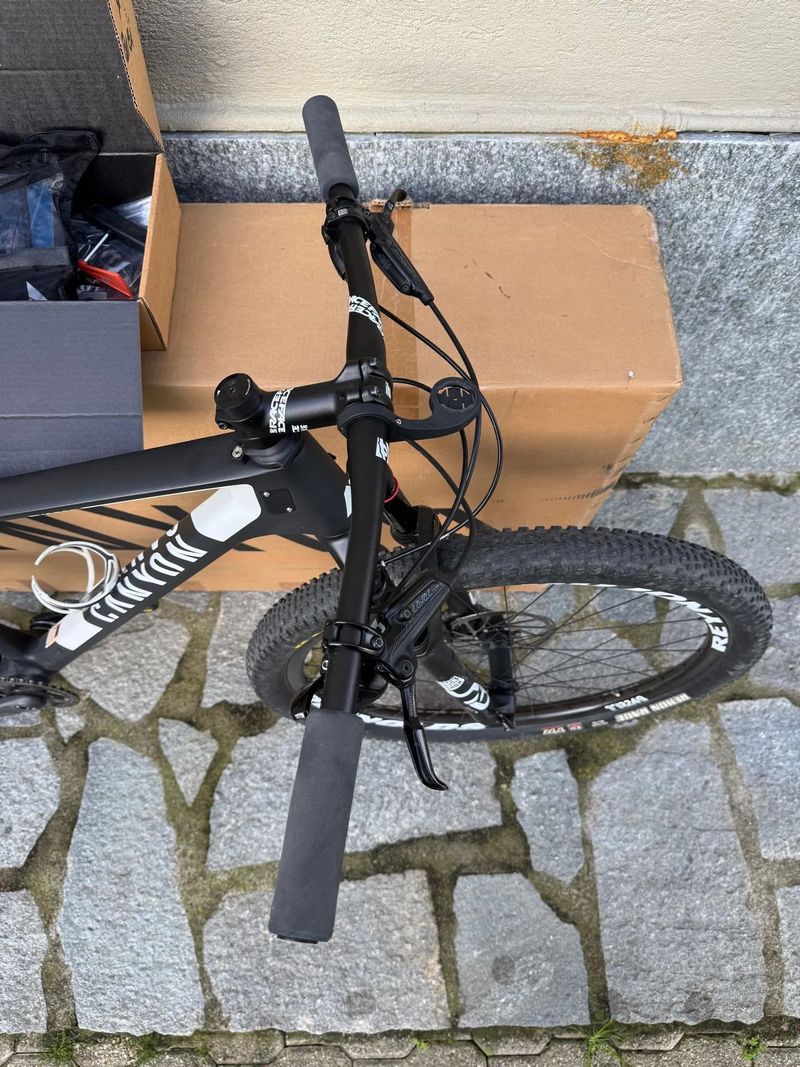 Exceed CF SLX PRO RACE 8.0 v hezkém stavu bez investic
