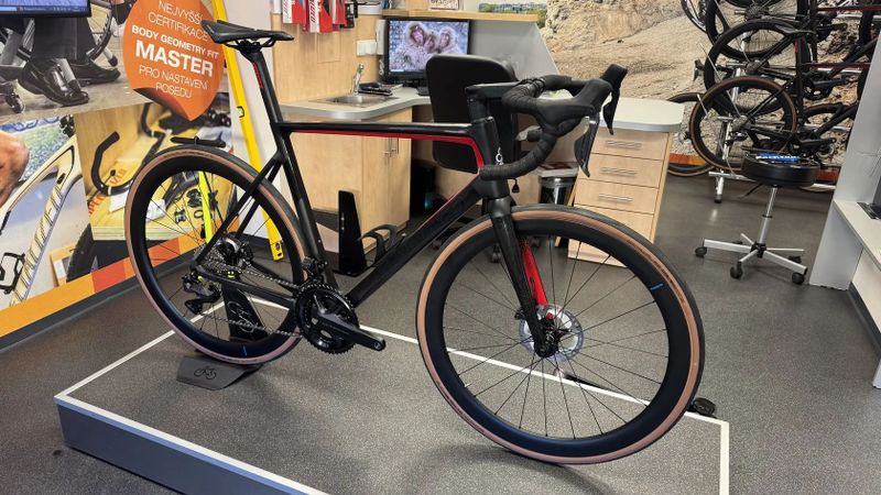 Colnago V3, Ultegra Di2 - 12 speed, karbonová kola - předváděcí kola