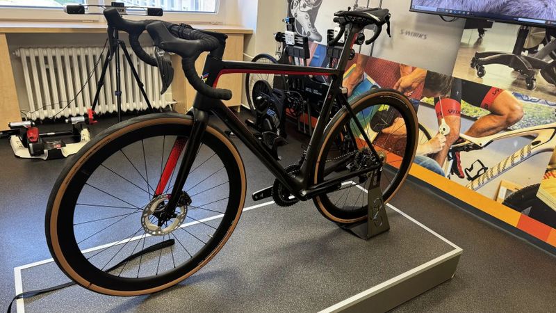 Colnago V3, Ultegra Di2 - 12 speed, karbonová kola - předváděcí kola