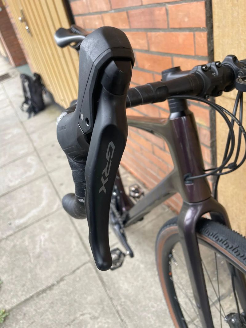 Karbonový gravel Giant Revolt Advanced 2 (s nejvyšší GRX 800 výbavou)