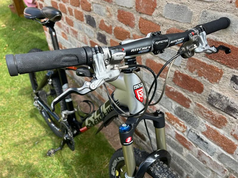 Rock Machine TEAM 50