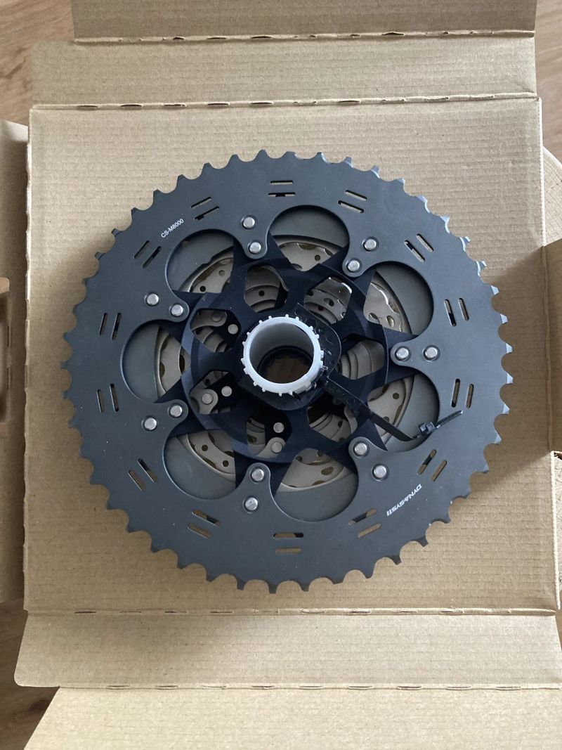 Dobrý den, nabízím k prodeji novou (ještě zabalenou) kazetu Shimano C/S-M8000