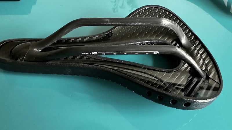 Prodám slavné cyklistické sedlo Posedla Joyseat 2.0 (šířka 143 mm)
