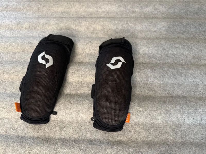 Prodám dětské chrániče loktů SCOTT Softcon Junior XS