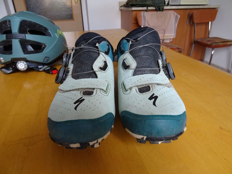 Tretry Specialized vel.42 + Helma CRATONI Allride 53-59cm