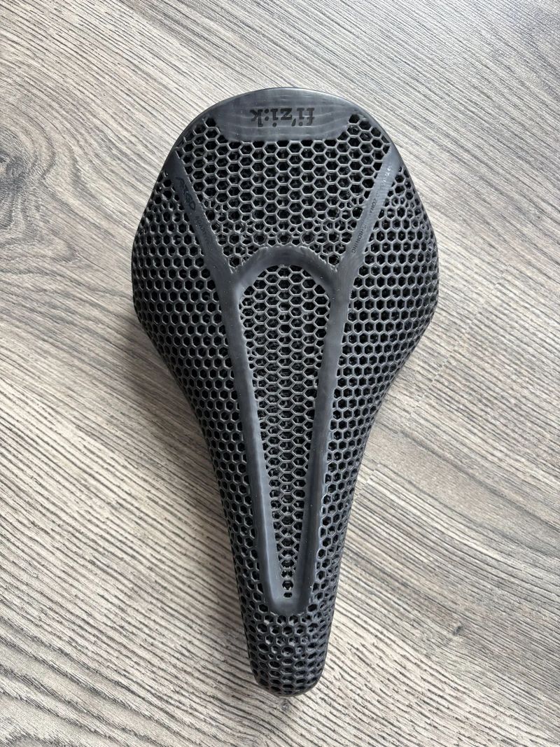 Sedlo Fizik Vento Argo R3 Adaptive - 140 mm