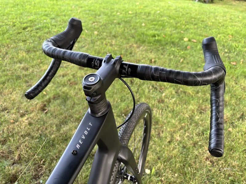 Gravel kolo Giant REVOLT ADVANCED 0 černá, 2024 - vel. XL (NOVÝ RÁMOVÝ SET)