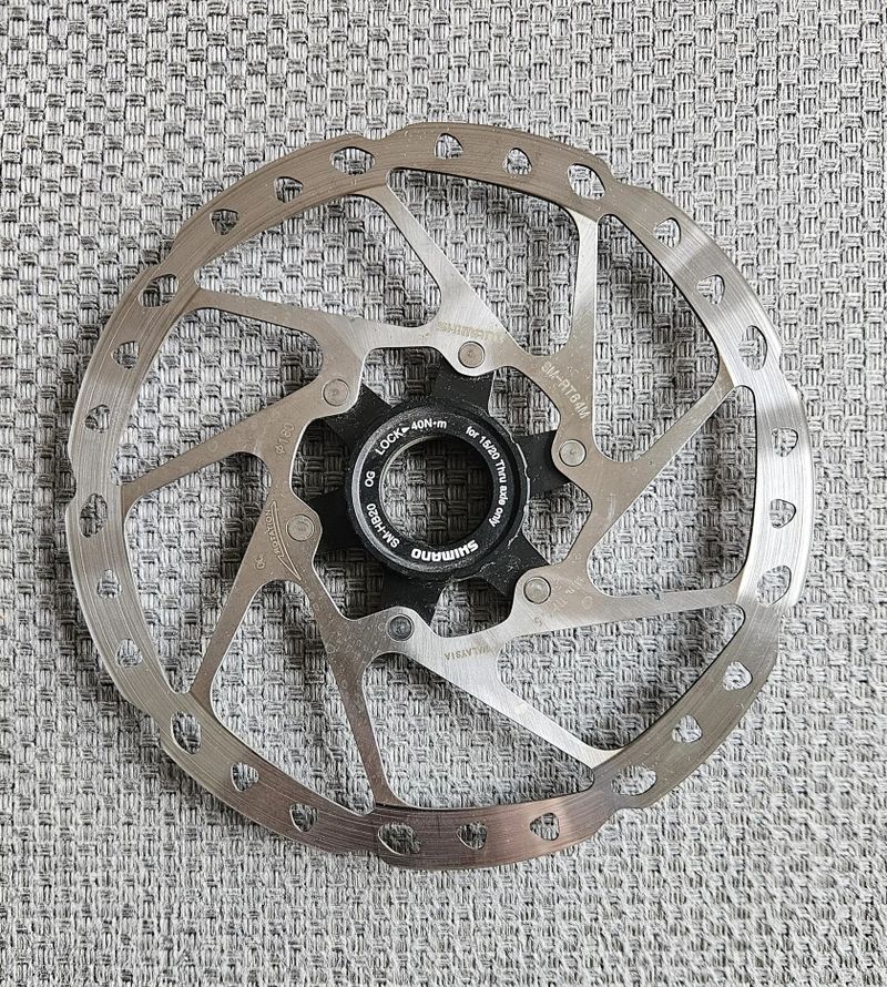 Brzdové kotouče Shimano SM- RT64 180mm Centerlock