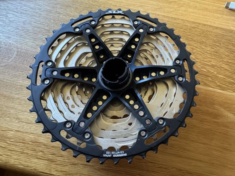 Kazeta SHIMANO SLX 12s 10-45T - v podstatě nová, cena včetně dopravy do Z-BOXU (CS-M7100 typ)