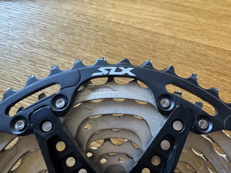 Kazeta SHIMANO SLX 12s 10-45T - v podstatě nová, cena včetně dopravy do Z-BOXU (CS-M7100 typ)