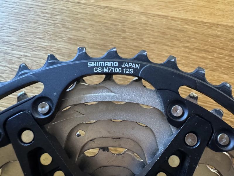 Kazeta SHIMANO SLX 12s 10-45T - v podstatě nová, cena včetně dopravy do Z-BOXU (CS-M7100 typ)