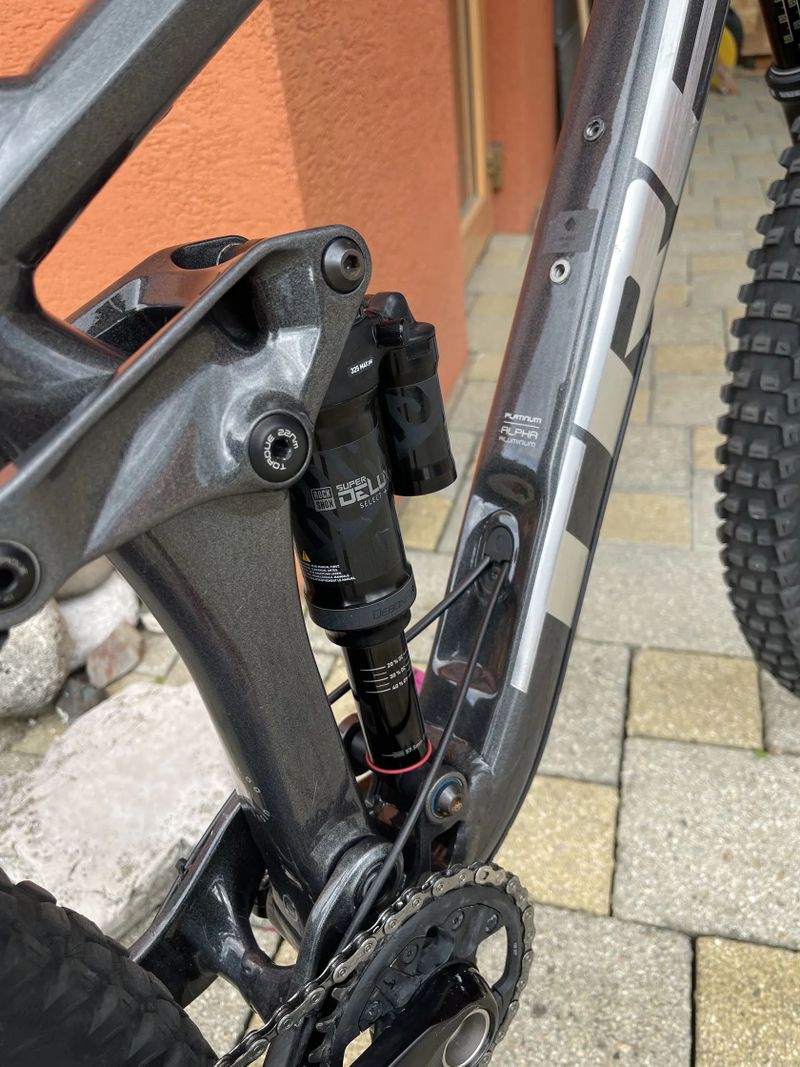 Trek Remedy 8