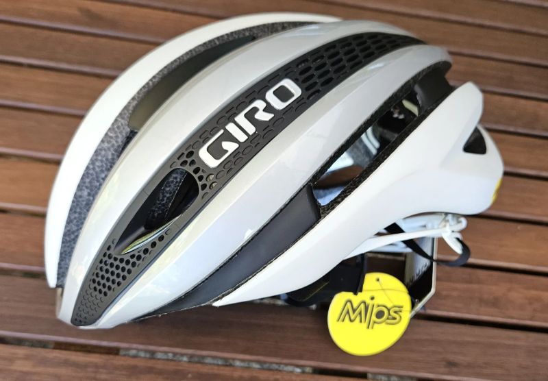 GIRO Synthe MIPS – skvělá silniční přilba se systémem MIPS
