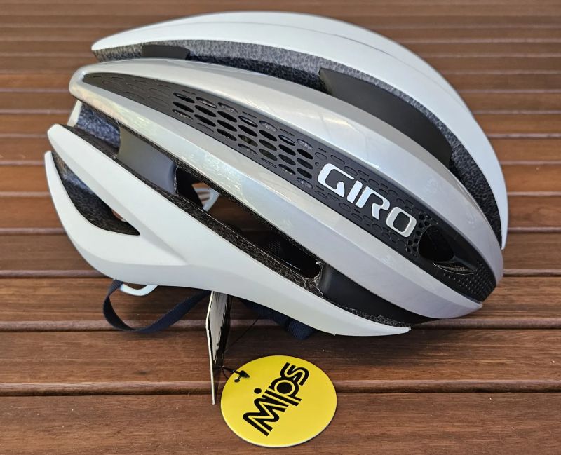 GIRO Synthe MIPS – skvělá silniční přilba se systémem MIPS