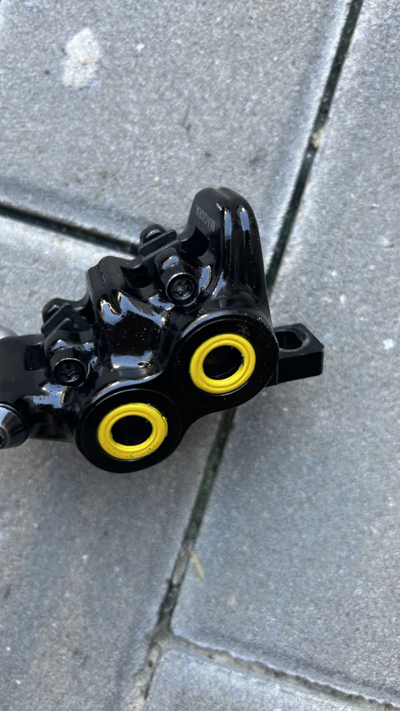 Magura MT5 třmeny