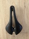 Selle San Marco Aspide Short Supercomfort Wide sedlo