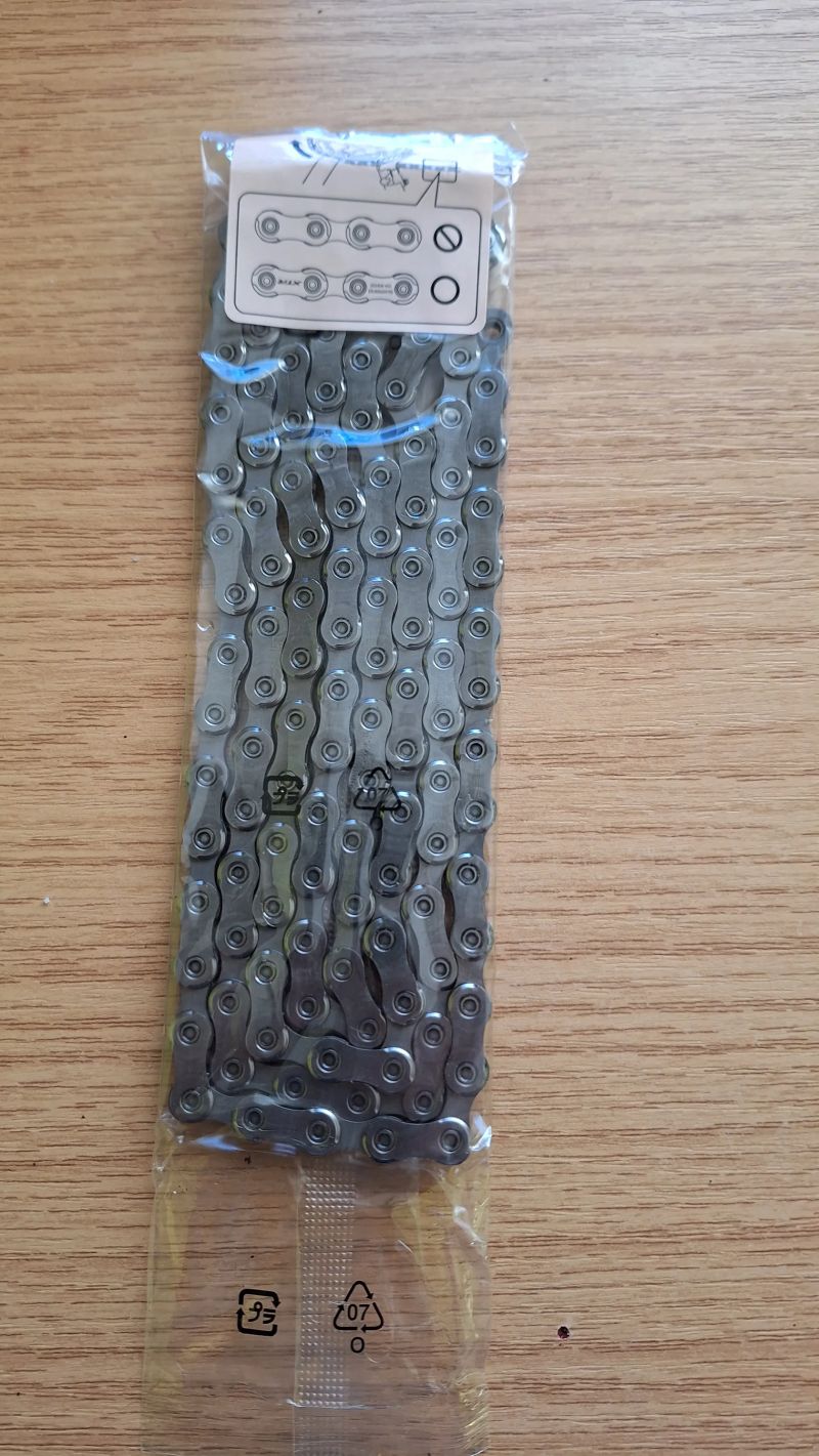  Shimano SLX, CN-M7100, 12s, 126 článků, HyperGlide+, SIL-TEC, včetně spojky 
