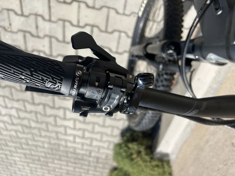 Scott Strike Eride