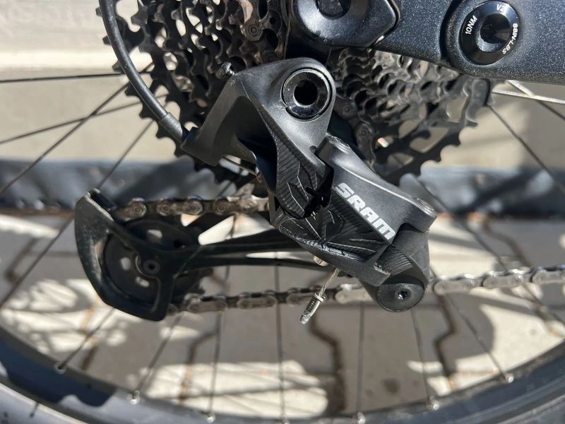 Scott Strike Eride