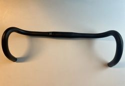 Gravel řídítka Specialized Adventure Gear, 440mm, 118.9mm drop x 70mm reach x 12º flare