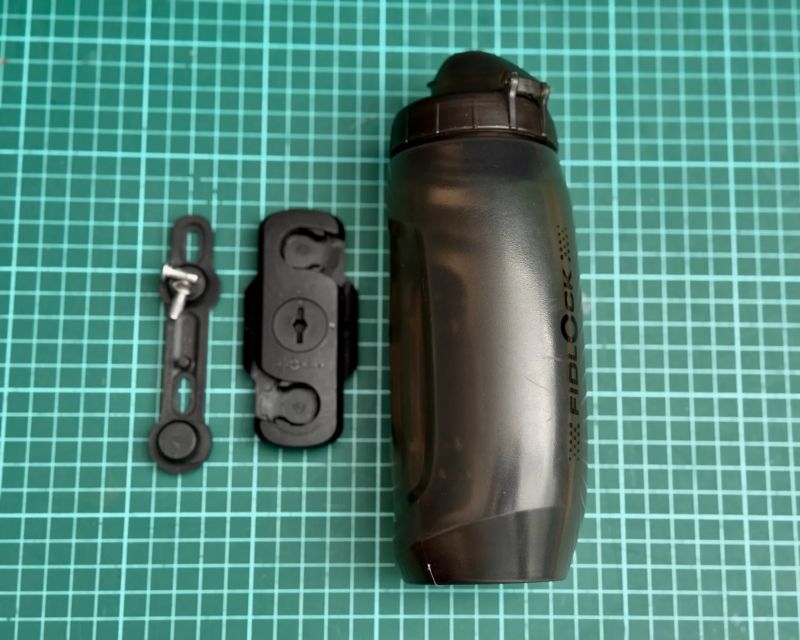 FIDLOCK - set láhve s držákem Bottle Twist