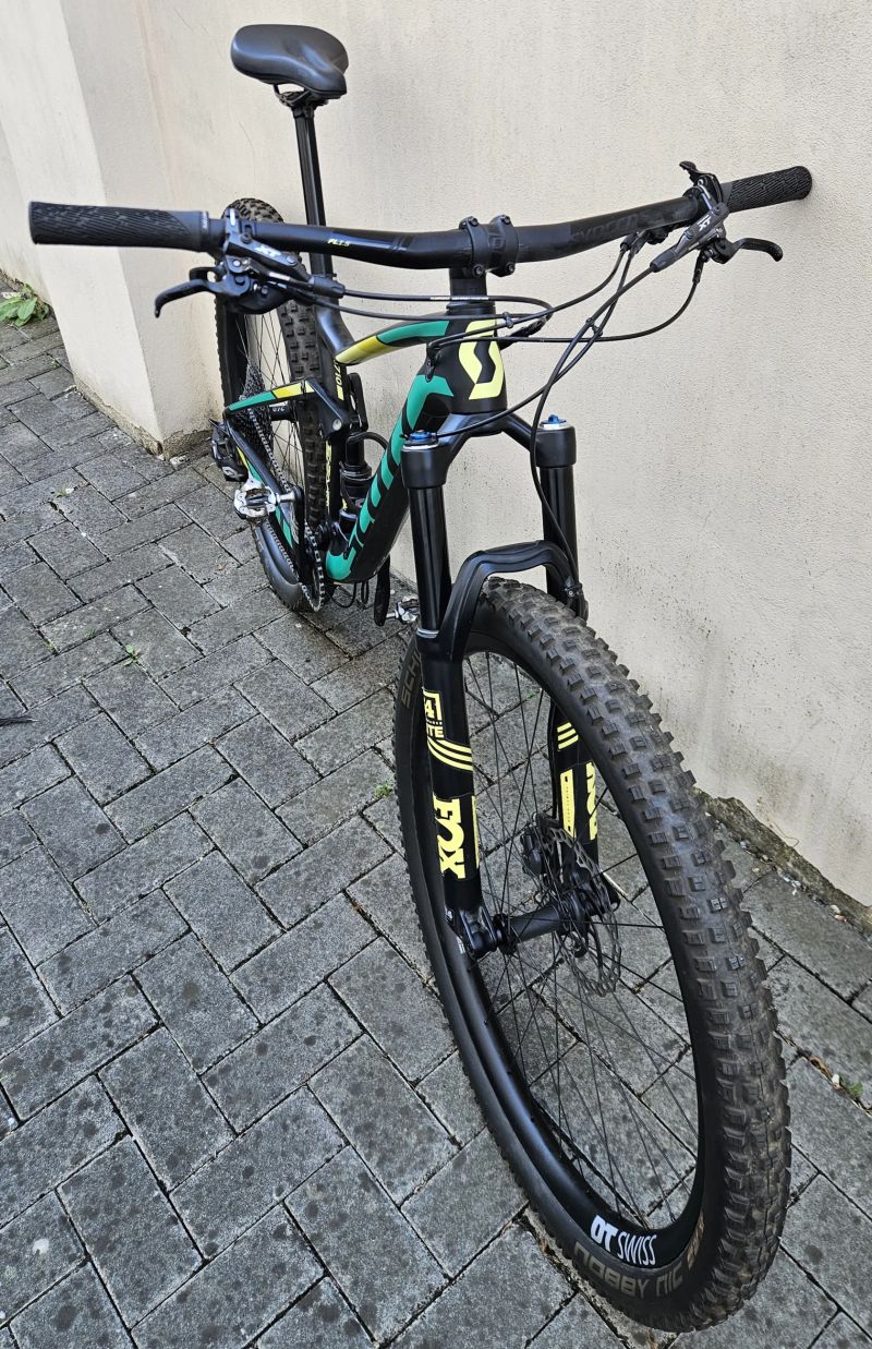 Celoodpružené karbonové dámské kolo Scott Contessa Spark 710 plus, vel. M