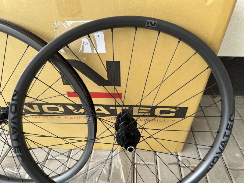 Sada kol Novatec M30 carbon 29" - nove