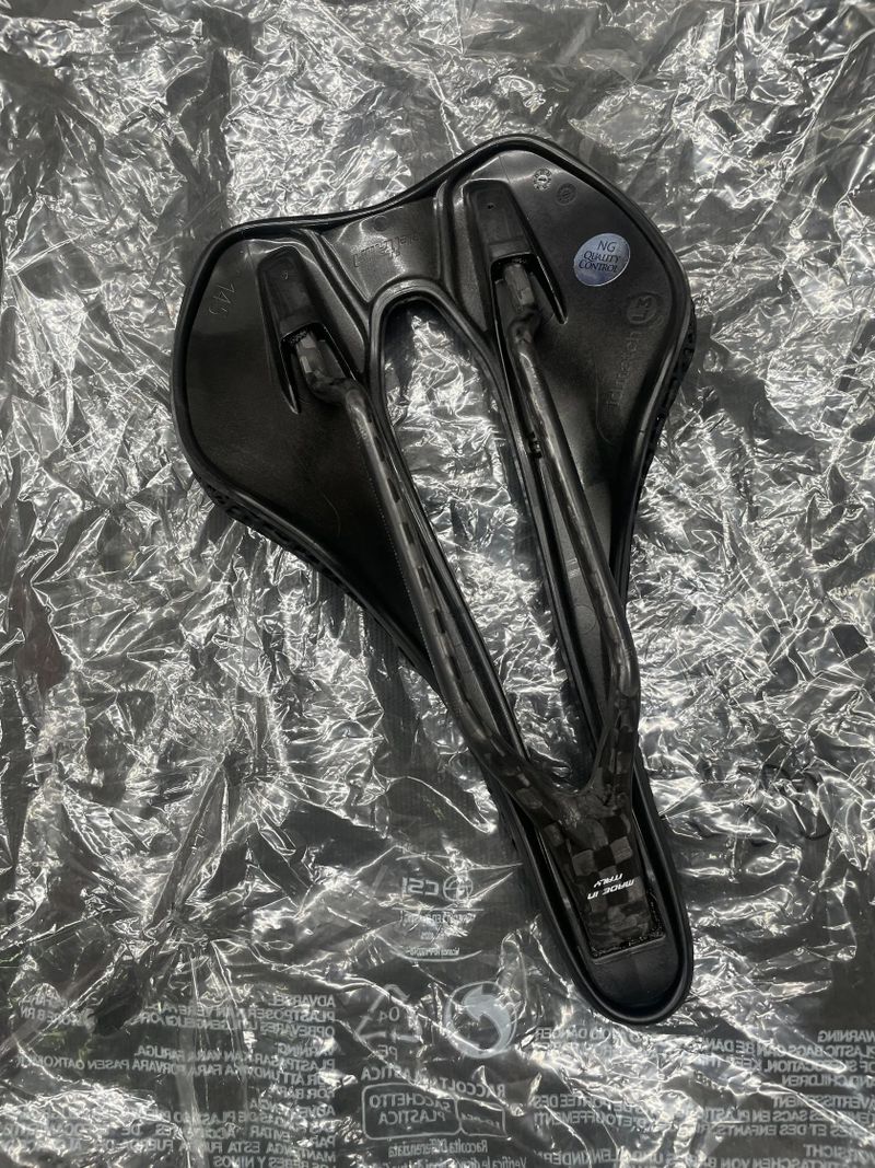 sedlo SELLE ITALIA SLR Boost Superflow 3D CARBON