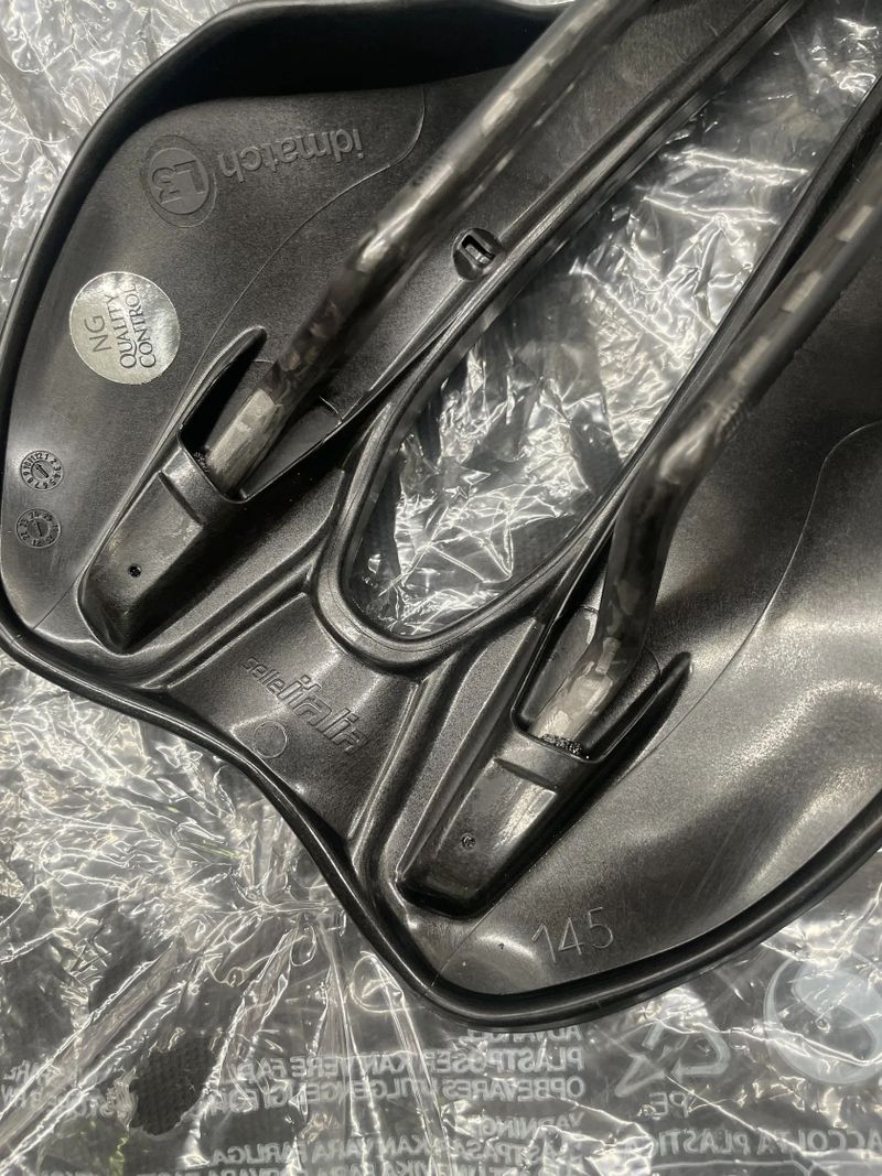 sedlo SELLE ITALIA SLR Boost Superflow 3D CARBON