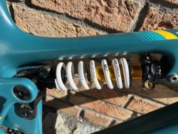 YETI SB130 TurQ, velikost L + Cane Creek/Ohlins
