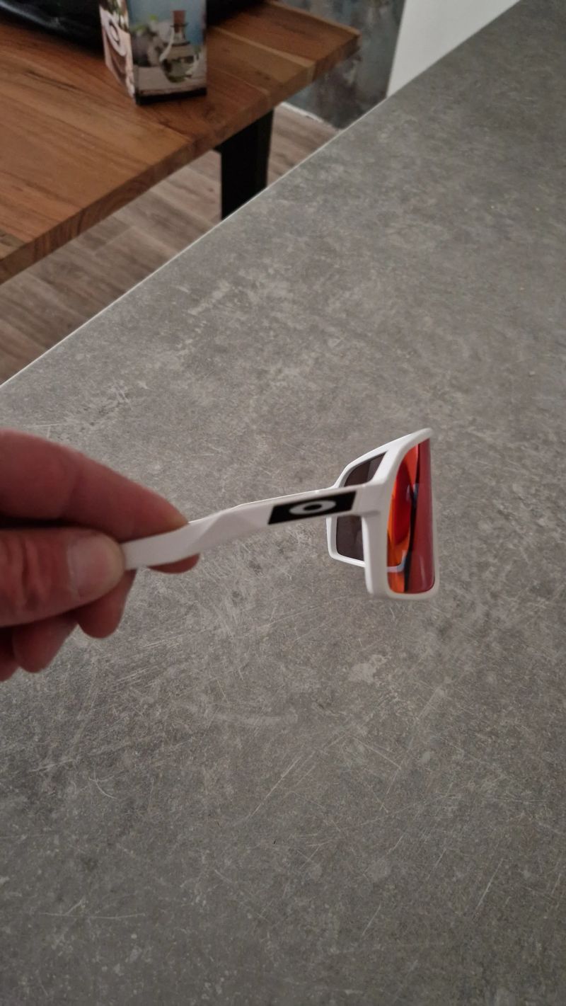 Oakley Sutro 