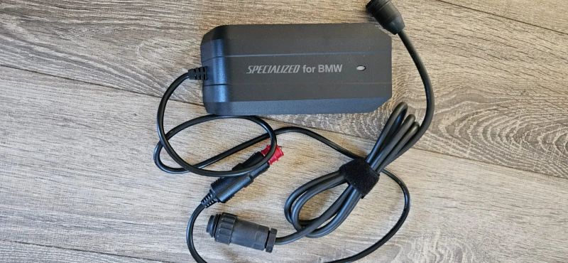 Nabíječka Specialized Turbo Levo do auta