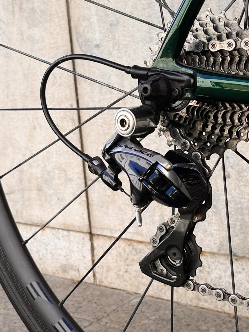 Custom silniční kolo Cannondale SuperSix Hi-Mod váha 5,99 kg 