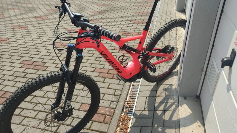 Elektrokolo Specialized LEVO karbon vel.L