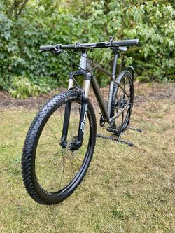 Specialized Rockhopper 29" M – šedo/černý, po servisu 🚴‍♂️