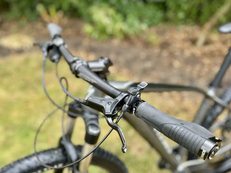 Specialized Rockhopper 29" M – šedo/černý, po servisu 🚴‍♂️