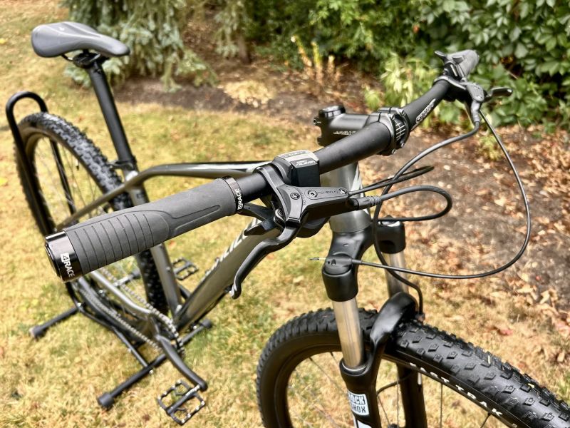 Specialized Rockhopper 29" M – šedo/černý, po servisu 🚴‍♂️