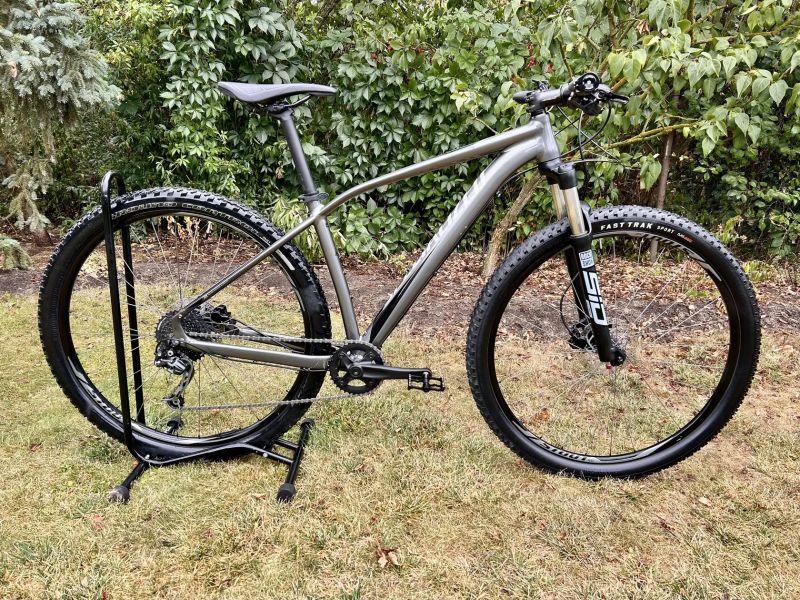 Specialized Rockhopper 29" M – šedo/černý, po servisu 🚴‍♂️
