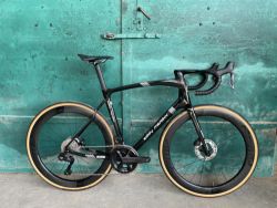 Eddy Merckx 525, Ultegra Di2 2x12, FFWD Ryot 55mm