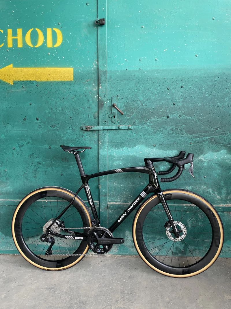 Eddy Merckx 525, Ultegra Di2 2x12, FFWD Ryot 55mm