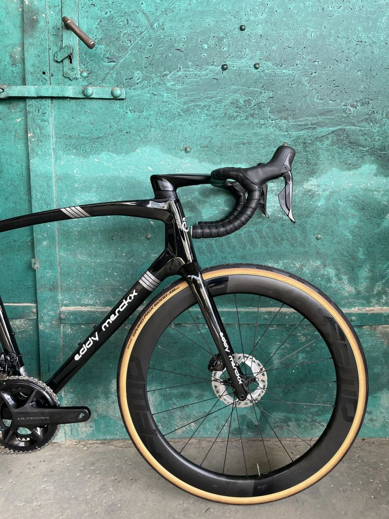 Eddy Merckx 525, Ultegra Di2 2x12, FFWD Ryot 55mm