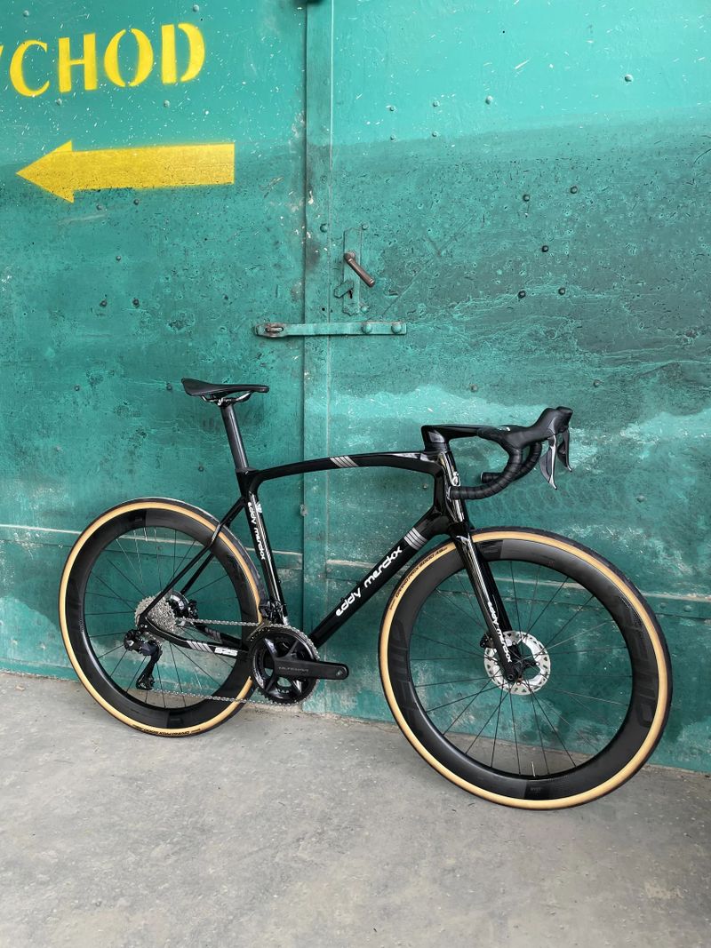 Eddy Merckx 525, Ultegra Di2 2x12, FFWD Ryot 55mm